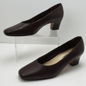 Life Stride Brown Pumps "Jade" Women's Size 5B NOS